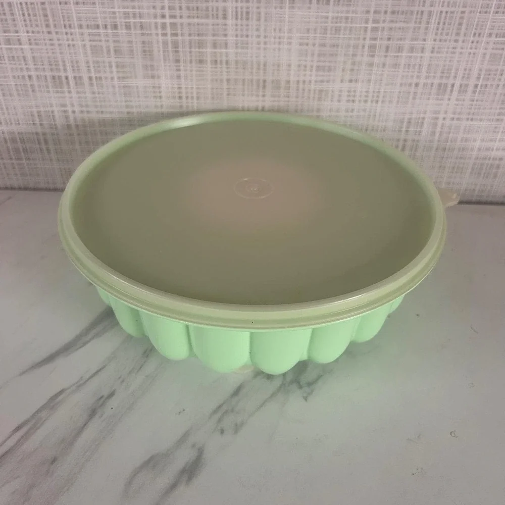Vintage Green Jello Mold Tupperware Dessert‎ Pan w/ Lid Retro Kitchenware BxNN